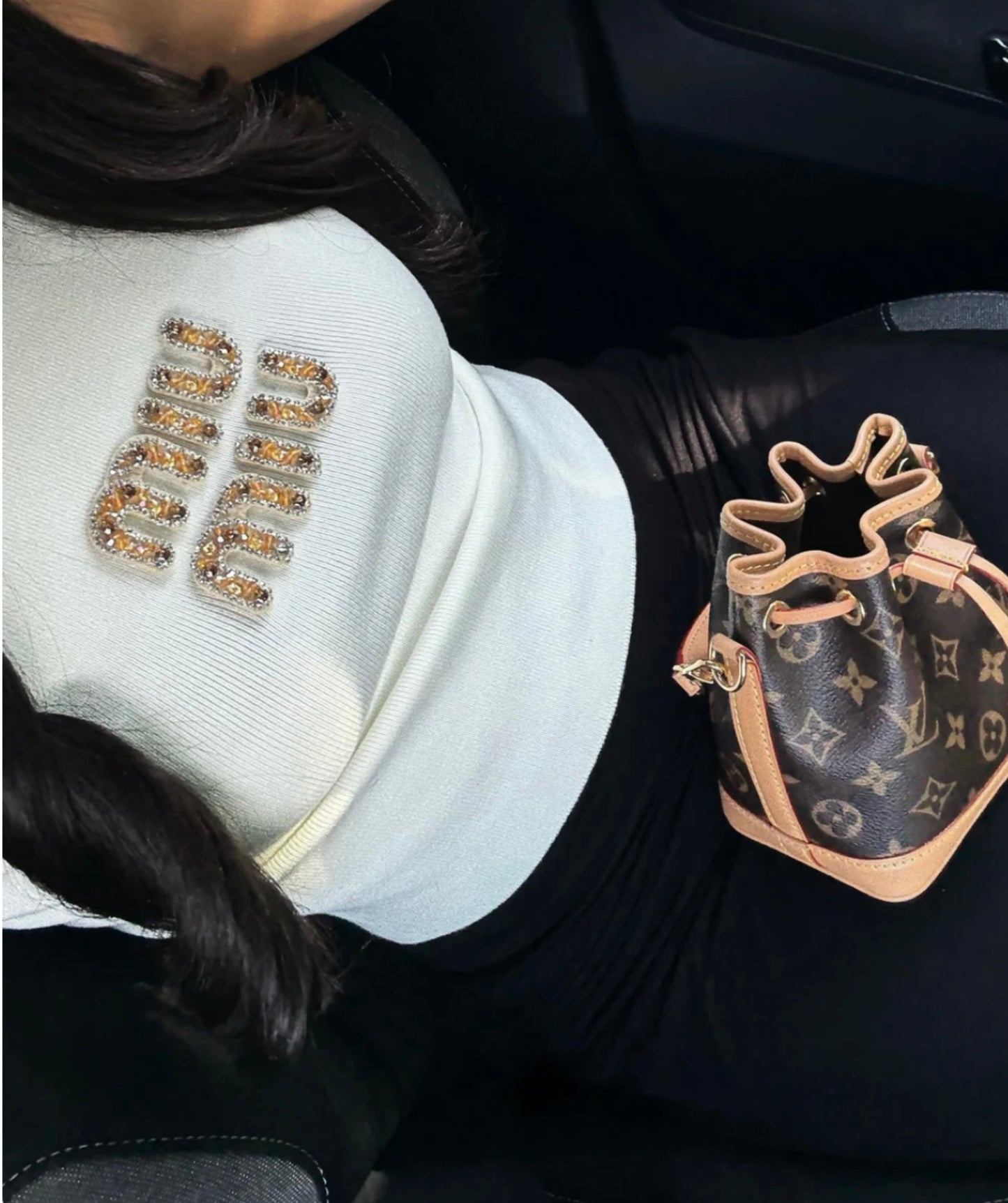 TOP MIU MIU BLANC AVEC LOGO BRODÉ DORÉ