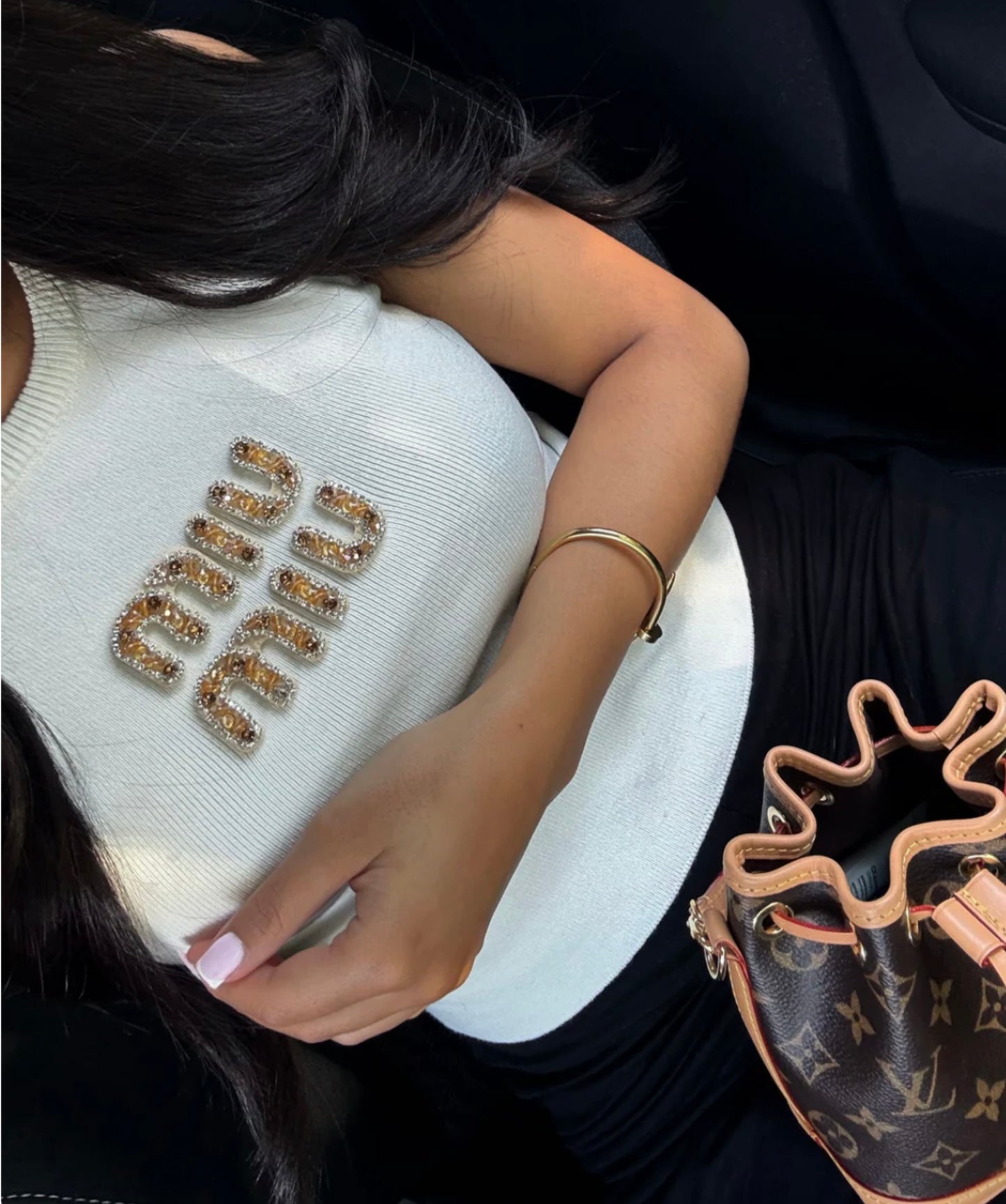 TOP MIU MIU BLANC AVEC LOGO BRODÉ DORÉ