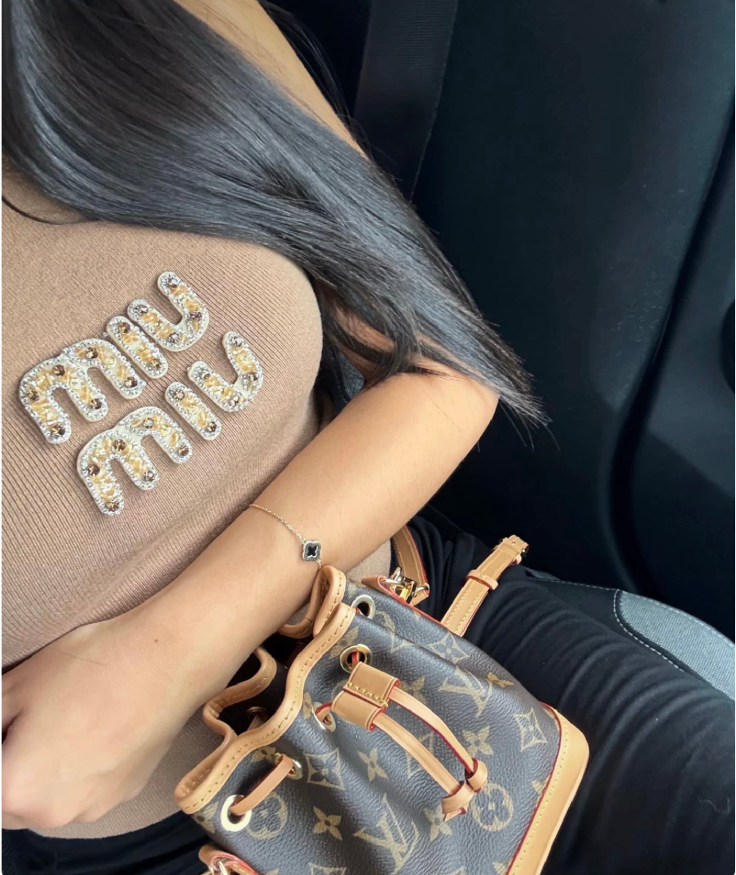 TOP MIU MIU MARRON AVEC LOGO BRODÉ DORÉ