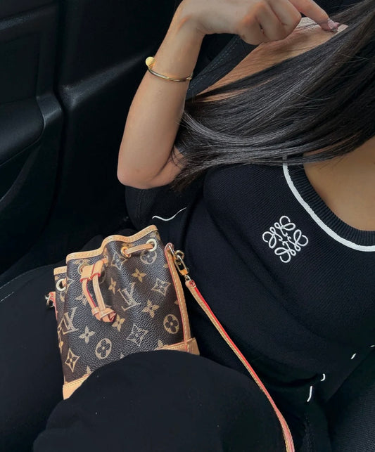 TOP LOEWE NOIR AVEC BORDURE